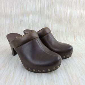 Dansko Brown Leather Heel Mules Clogs w Rivets